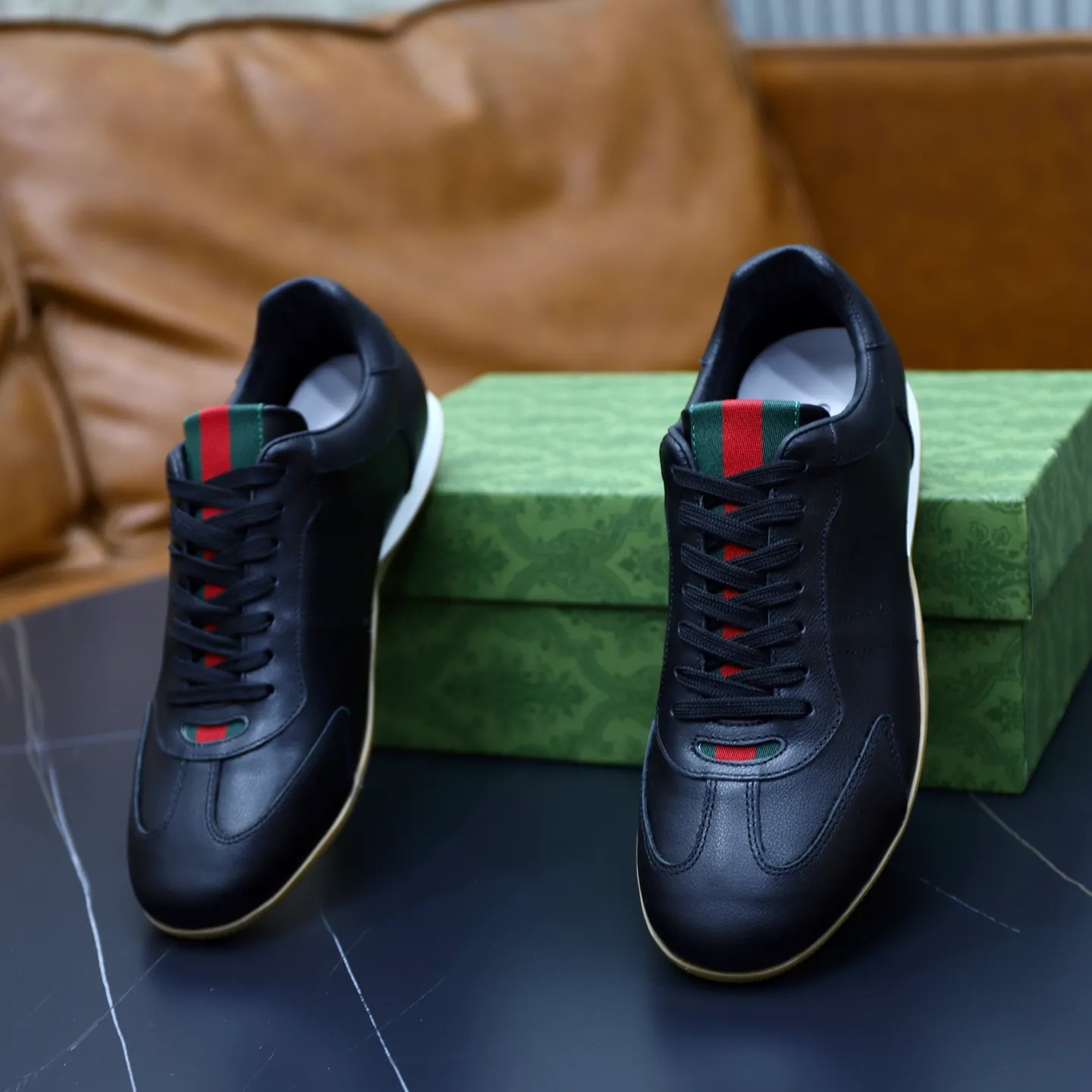 Ex-factory price: 462💰🙅‍♂️🙅‍♂️🙅‍♂️ Brand: Gucci GUCCi Standard code: 38-44 (45 customized) Grade: Same as the official website Material: Original cowhide surface Comfortable and breathable pigskin lining Lightweight and wear-resistant sports outsole Style category: Men's fashionable casual shoes Running sneakers Distinguished luxury brand elements Top luxury Color: actual picture color